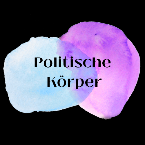 Logo mit schwarzem Hintergrund und hellblauen und lilanen Wasserfarbenflecken, die ineinander fließen. Über den Flecken steht "Politische Körper" in schwarz.